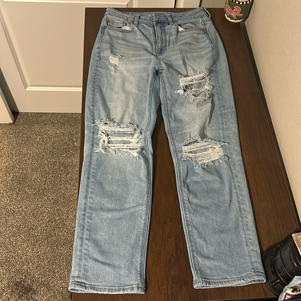 American eagle, Size 4. Mom Straight Jean